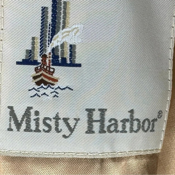 Vintage Misty Harbor 14P tan trench coat with red trim and removable liner - Picture 10 of 12